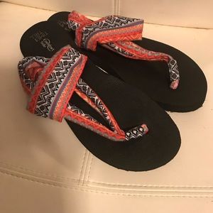 Ladies flip flops with material straps.